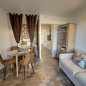 5-avenue-de-la-gavine-residence-hyeres-parc.fr-provencehotel.com/